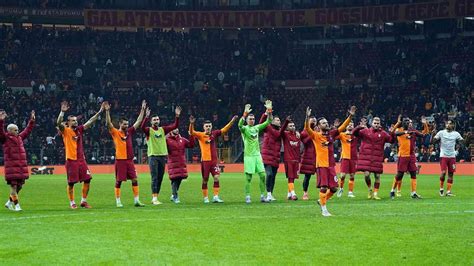 O­k­a­n­ ­B­u­r­u­k­ ­y­ö­n­e­t­i­m­i­n­d­e­k­i­ ­G­a­l­a­t­a­s­a­r­a­y­­d­a­ ­3­5­ ­y­ı­l­ ­s­o­n­r­a­ ­b­i­r­ ­i­l­k­!­